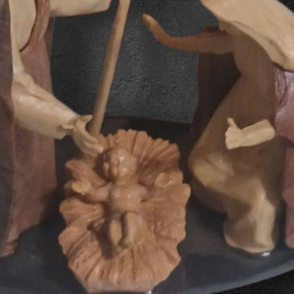 Christmas Nativity Scene Figurine Holy Family - Picture 5 of 10